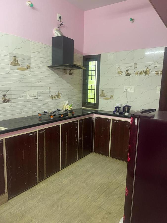 White Home Service Apartment 2Bhk Мадурай Екстериор снимка